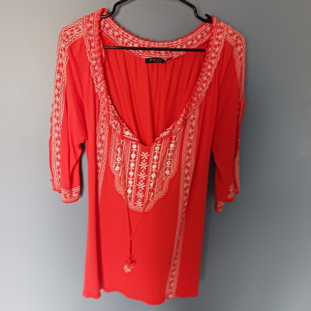 FYLO cold shoulder deep V pullover